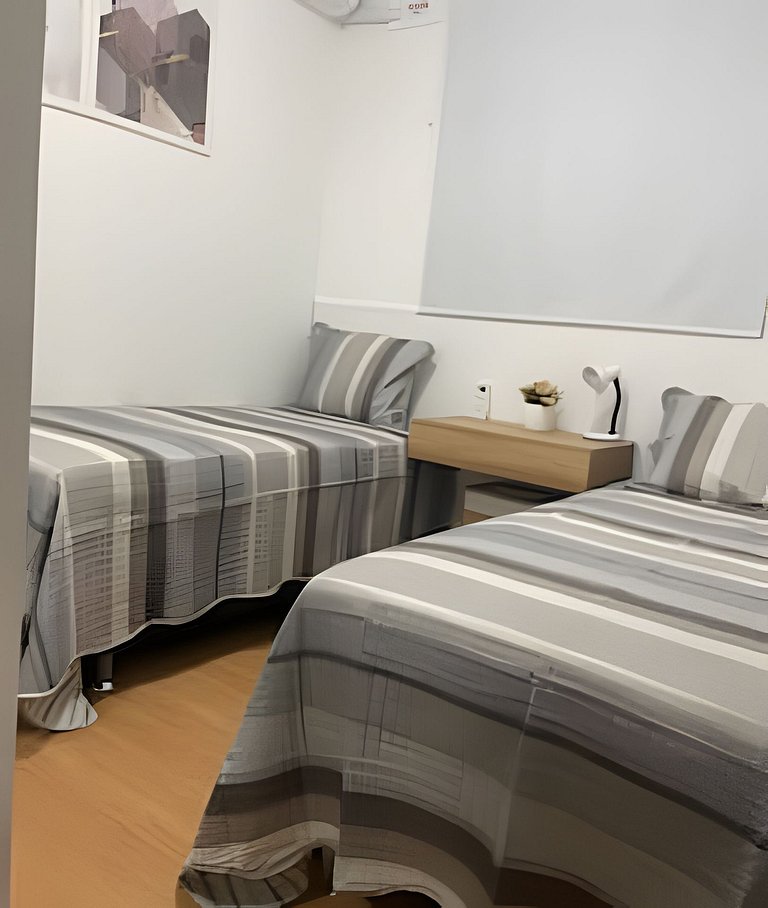 (208)Apt de luxo com varanda 2 quartos 1km do Mar