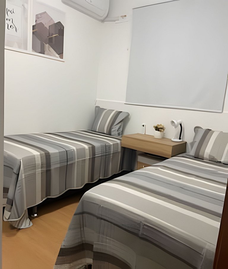 (208)Apt de luxo com varanda 2 quartos 1km do Mar