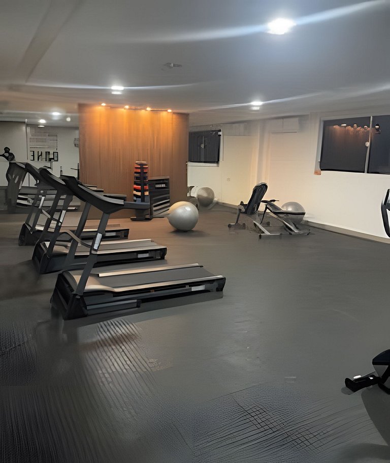 (208)Apt de luxo com varanda 2 quartos 1km do Mar