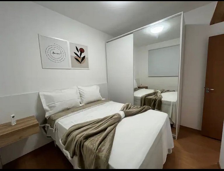 (208)Apt de luxo com varanda 2 quartos 1km do Mar