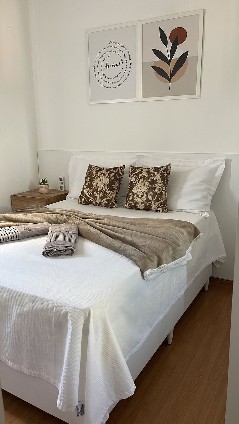 (208)Apt de luxo com varanda 2 quartos 1km do Mar