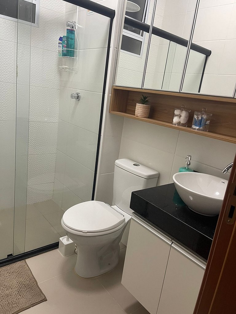 (208)Apt de luxo com varanda 2 quartos 1km do Mar