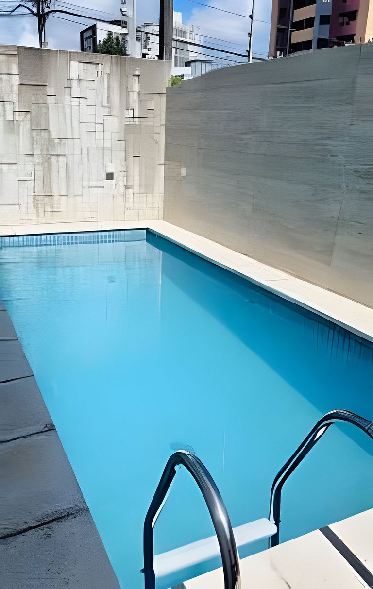 2 Qtos l Varanda | Piscina | Wi-Fi | Garagem